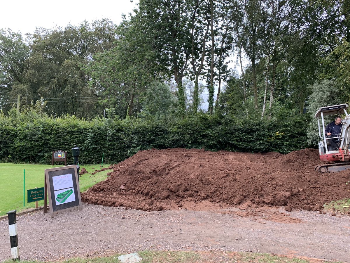 georgesteves10's tweet image. While the ground is still firm we started work on our 1st tee @TivertonGC importing soil ready for our winter project #teamtiv