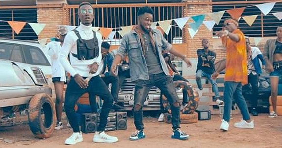 StreberbwoyO's tweet photo. Dah Uyu Brother Kwa Miuno Ya Baikoko Ni Hatari 😂😂😂 Call Him Saigon Jason
KeepSupporting #APO #APO #APO Link👇👇👇
https://t.co/kHe9XKEfoa
https://t.co/kHe9XKEfoa
https://t.co/kHe9XKEfoa https://t.co/ZoK02Z7L7s
