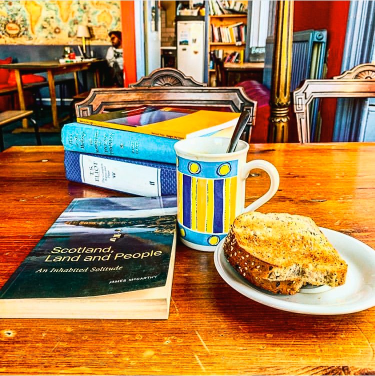 _WillyWallace's tweet photo. You know how great is to spend time in our common area!
Tell us your favourite spot in the hostel.  👉 Tap on the link in our bio to have a look at our hostel in the heart of Stirling.

To appear on our feed tag @willywallacehostel! 🌍
📸 @querdenker_ https://t.co/sZFwogkLlP