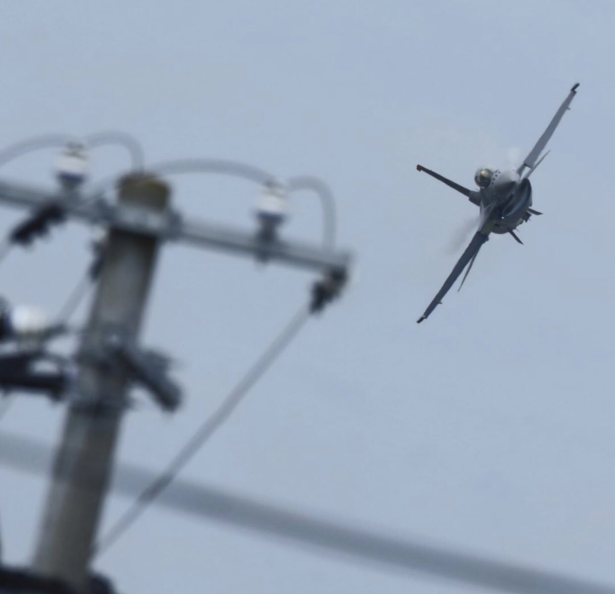 自衛隊あるある 一般の人がやる敬礼 微妙に違うのでモヤモヤする 自衛隊 Jsdf Sdf 海自 陸自 空自 海上自衛隊 陸上自衛隊 航空自衛隊 Army 任務 自衛官 幹部 自衛隊彼氏 自衛隊彼女 自衛隊好きな人と繋がりたい 自衛隊