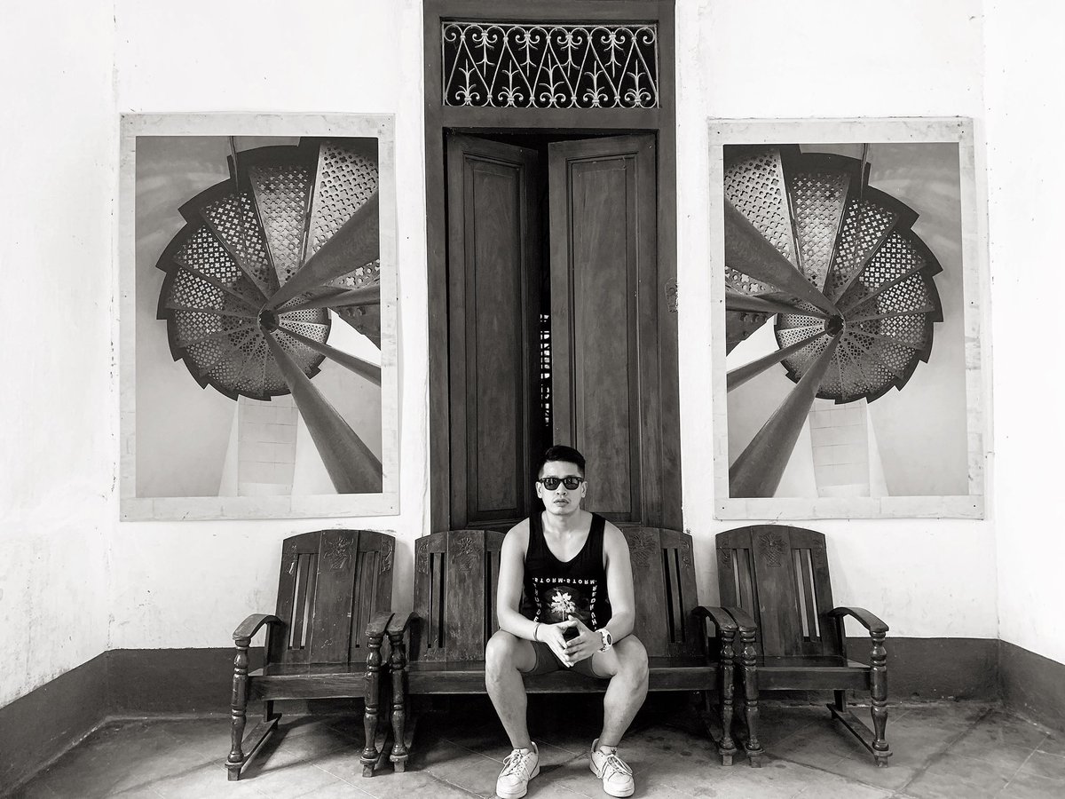 patrickalfredb's tweet image. It’s black and white, because, why not? Have a happy weekend ahead! 😎 #pAT34 #fridaymotivation #weekendvibes