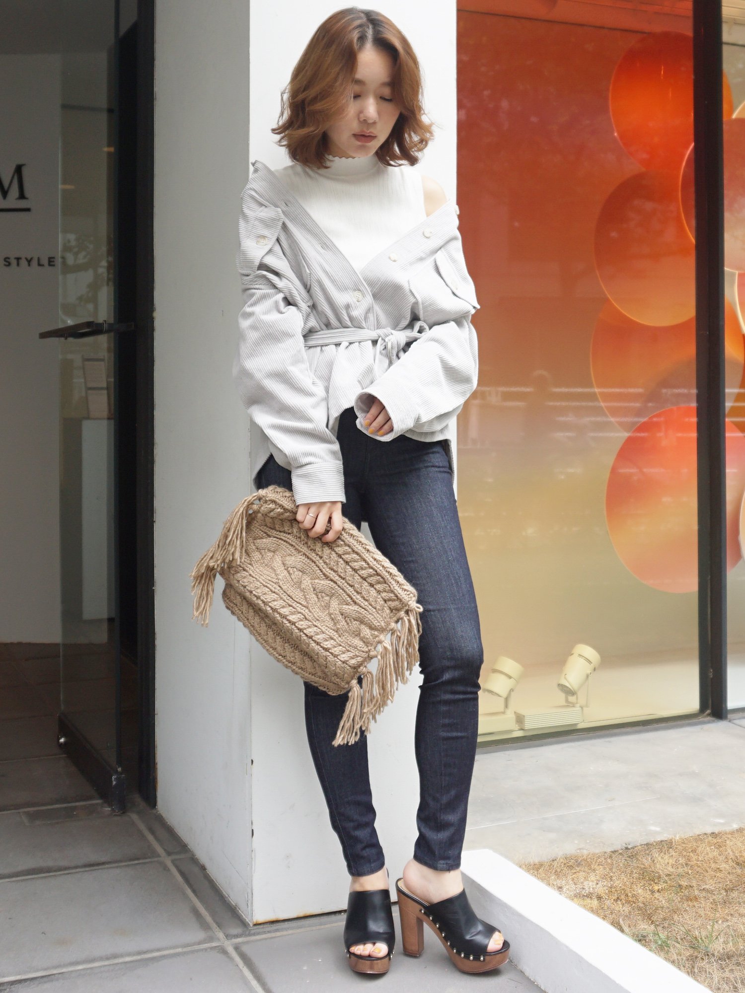Mercuryduo Zozotown Trend Item トレンドのコーデュロイシャツは 秋の羽織として注目のアイテム オーバーサイズなので ウエストベルトをぎゅっと締めて 抜き襟にして着こなすのがポイント カラーコーデュロイbigシャツ Check