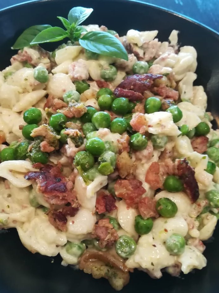 Friday special! 
Bacon and pea pasta salad, with a lemon Parmesan mayo dressing. 
Come and try it out, will be on the menu as a regular soon. 

Order now. 
roccoandriley.co.za, or email feedme@roccoandriley.co.za

Free delivery in <a href="/StelTechnopark/">Technopark</a>