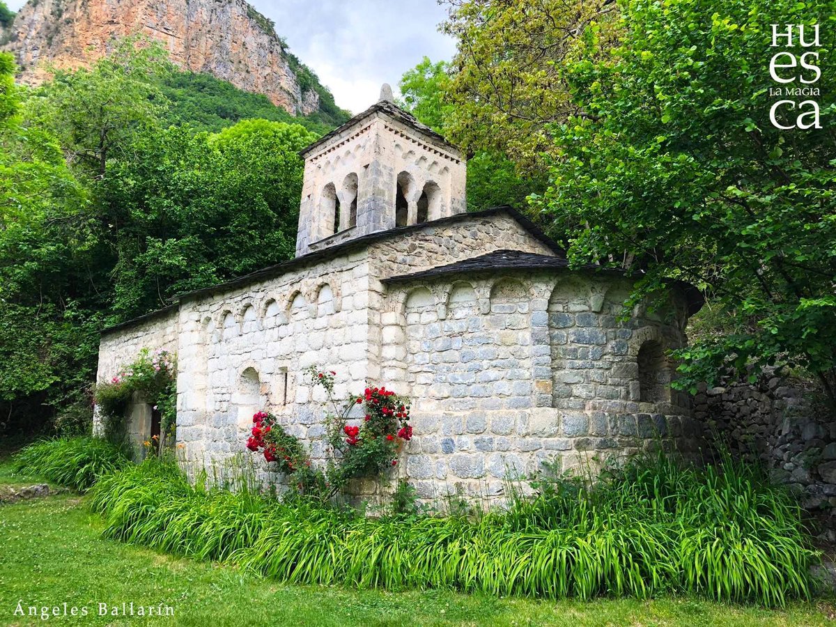 Huesca_LaMagia's tweet photo. #Paseosmágicos 😍🌲🌿 A 10 minutos de paseo de El Run nos encontramos con la preciosa ermita de La virgen de Gracia #CastejóndeSos #Benaque https://t.co/2G7SldIfaY