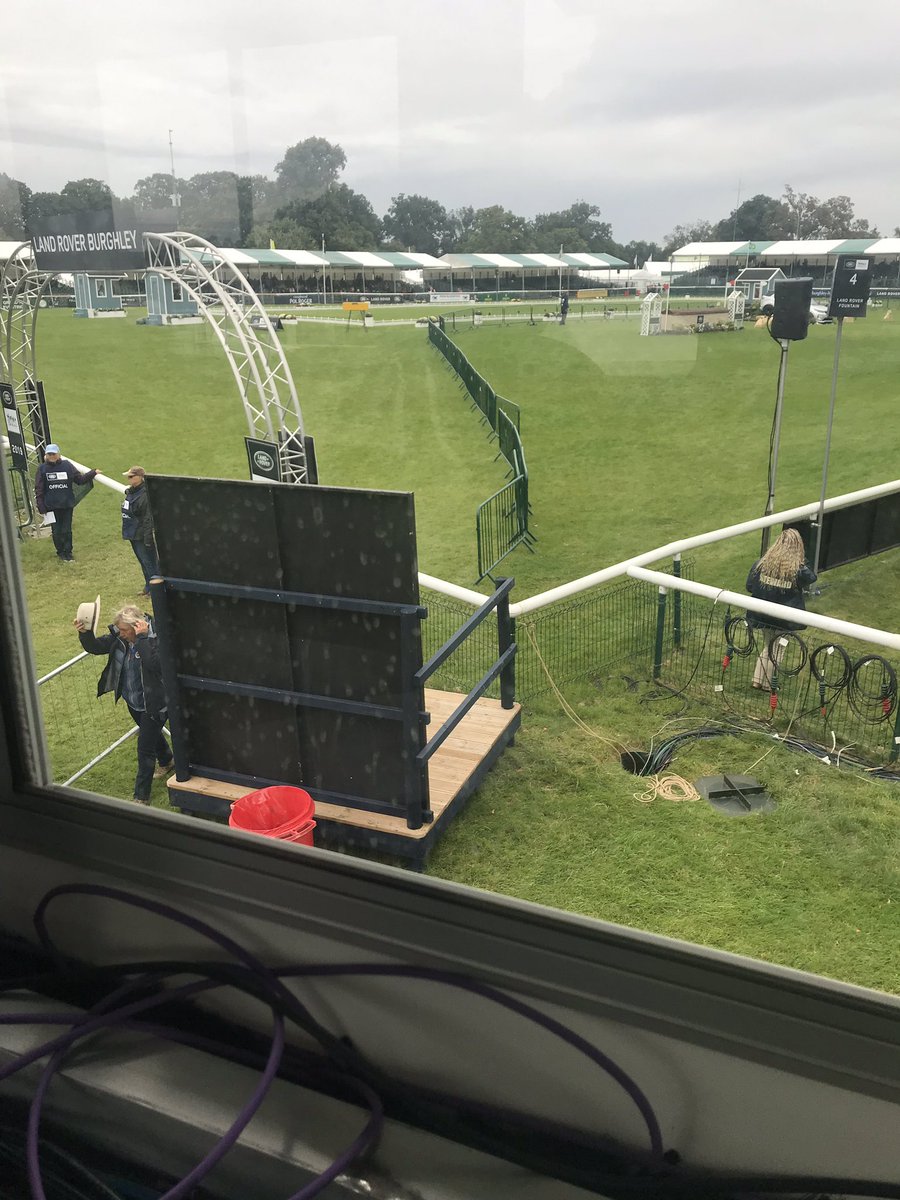 Commentators ready. Are the riders . Will <a href="/ElizaStoddart/">Eliza Stoddart</a> still be leading at end of the day @LRBHT_Official