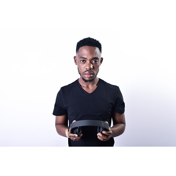 WeAreAfrotrax's tweet photo. We got the opportunity to interview @tunnelsaberdeen and got to know what makes him tick. Go give the article a read and listen to his latest track 'Hupenyu'.
#Afrotrax #TheTunnelSA #Interview
https://t.co/WiF1XfSBnX https://t.co/Nsir0P8Ftt