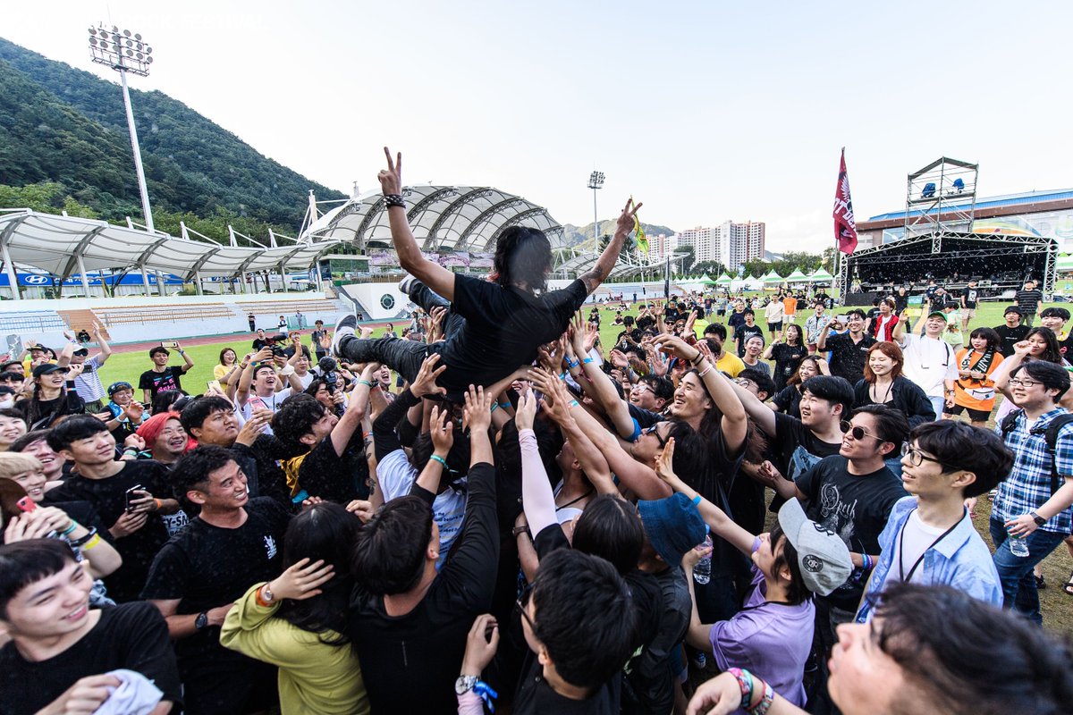 <GANGWON ROCK FESTIVAL 2019>

NAMBA69
08.18.SUN / HANEUL NAERIN STAGE

-
SET LIST

01. wind
02. look up
03. let it pock
04. maniac 2
05. maniac 3
06. promises
07. summer
08. changes
09. 100%
10. song 2
11. heroses
12. maniac

더보기 > hoy.kr/Z4xGH