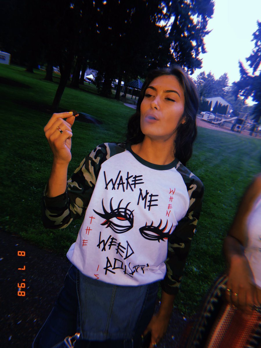 thirdxeyexview's tweet photo. wake me when the weed is rolled 🍄 https://t.co/0rWRFkIqR7 👠 #3E X @planetnia_ 🔥 https://t.co/w9PSJoFIsi
