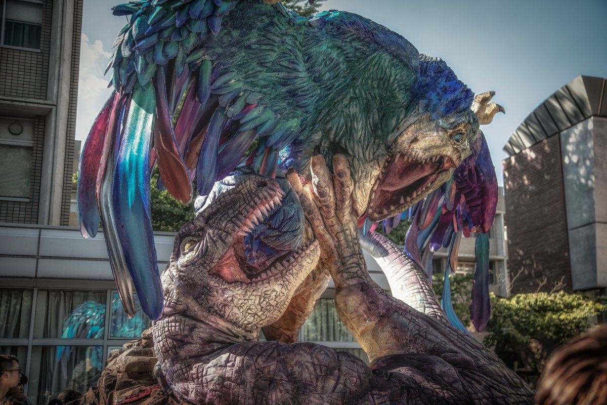 東京の藝祭で開催してる名物の神輿なんですけども。今年のはもう「神輿」を通り越して「火水風土の召喚獣？」な感が溢れてまして、かつて無い程に良かったと思うのです。
#藝祭2019 #藝祭