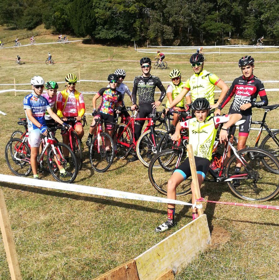 Se nos va acabando el 2º #CampusCXLarrinaga. La última clase de técnica de ciclocross, con un especialista de lujo, <a href="/_KevinSuarez/">Kevin Suarez</a>, a muy pocas fechas de iniciar su temporada inveral. ¡Mucha suerte, amigo, y gracias por venir hasta <a href="/ZuiakoUdala/">Zuiako Udala</a> un año más! <a href="/nestacx/">NESTA - MMR cycling team</a>