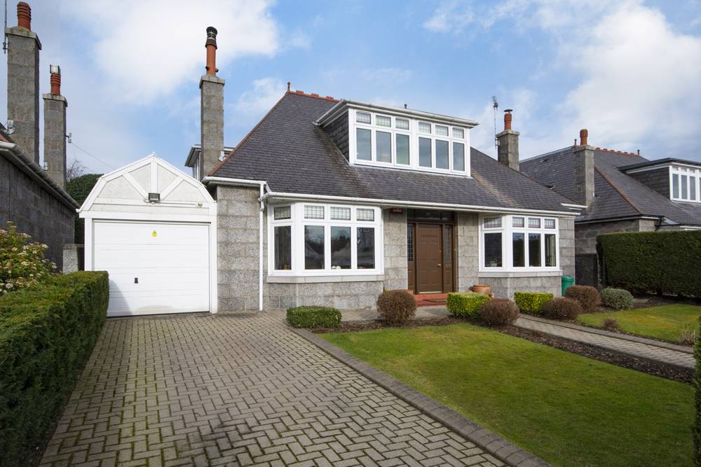 ASPC_UK's tweet photo. This week's #MostViewedProperty, an attractive four-bedroom home in Aberdeen, offers four bedrooms, two bathrooms and a generous garden to the rear: https://t.co/bTEFBPbmOM https://t.co/N378nRF9hn