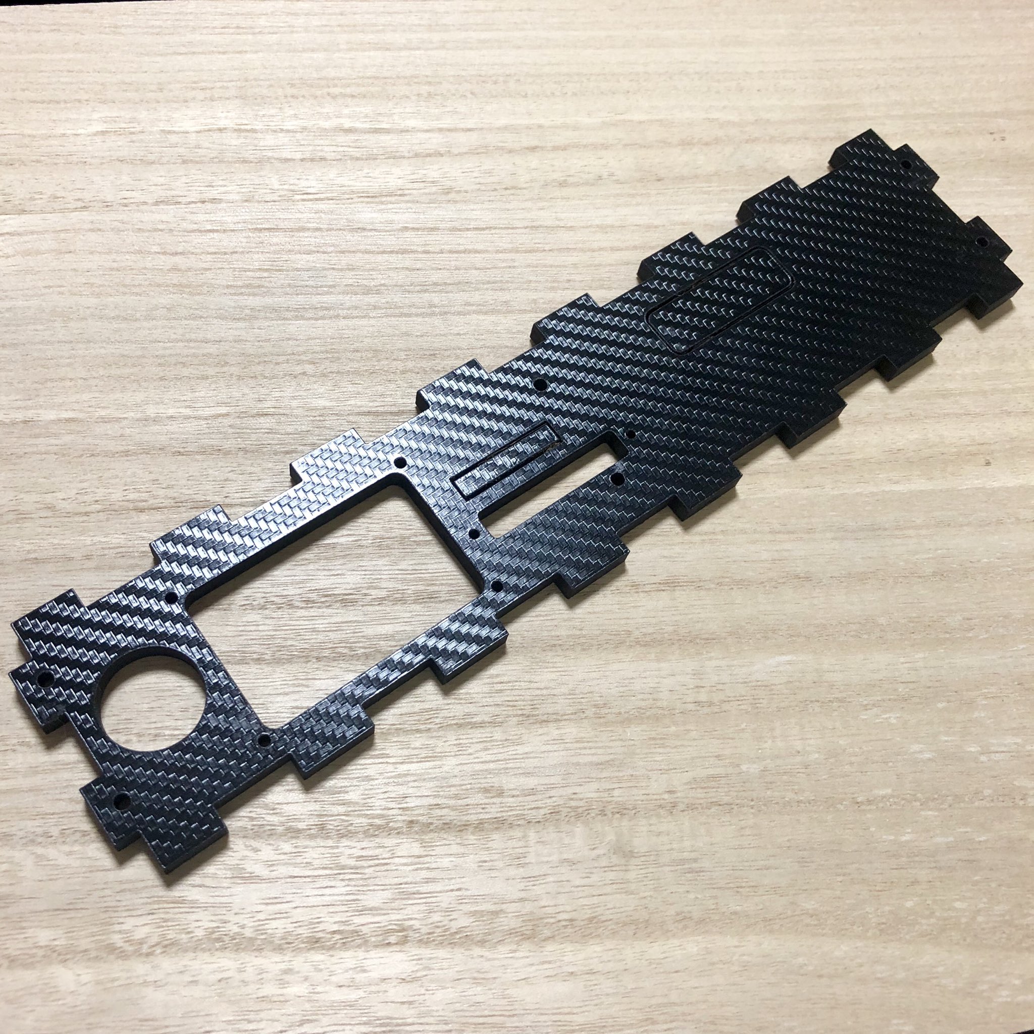 Hk P7m13 A Twitter Mdfボードにダイソーのカーボン風シートを貼り付けてレーザー加工したら 予想以上にカーボンな仕上がりでビックリ Tda1541用ケース T Co B5j4pagvcd Twitter