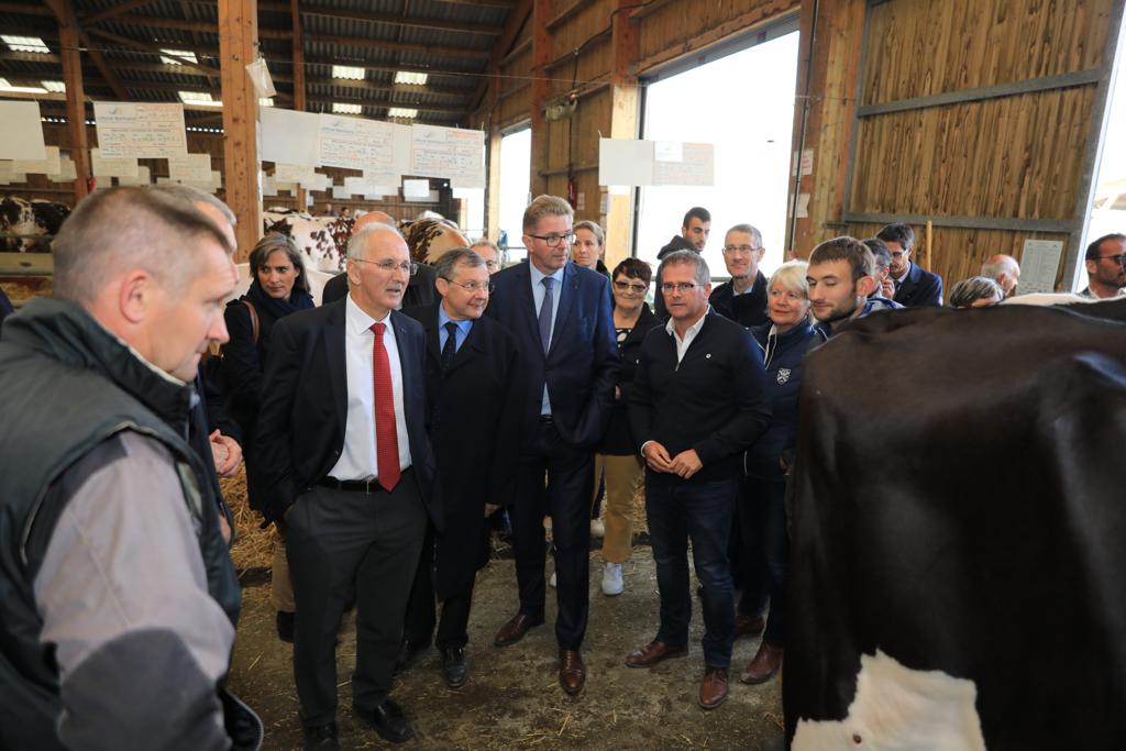 LaManche50's tweet photo. #FoireLessay
Aujourd'hui @MarcLefevreCD50 et @BasPhilippe, ont inauguré la foire millénaire @FoireLessay.
📷 D.Daguier-CD50 https://t.co/NL7VwYcC9u