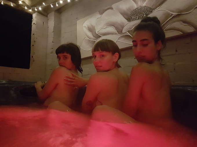 Too many great pictures were taken over on our girly holiday i just had to share again 🎉🤤 #margate https://t<a href="/tag/margate"class="tags"><span>#margate</span></a>