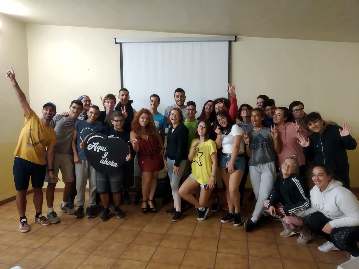 CasaGuimar's tweet photo. Segundo encuentro de jóvenes del Proyecto Ágora de Juventud Güímar.💡Tuvieron lugar acciones para plantear sus intereses y para conocer experiencias innovadoras realizadas por otros jóvenes en el mundo de la naturaleza, creación audiovisual, artes escénicas, música...👏 https://t.co/DBo1cLtqac