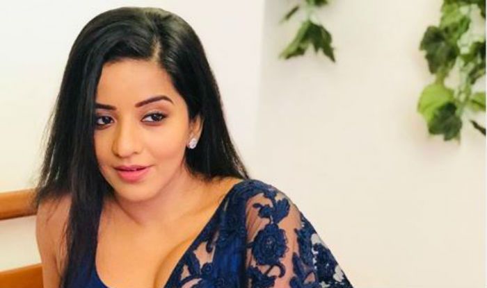 hblnewscom's tweet photo. Bhojpuri Hottie Monalisa’s Latest Picture in Sheer Blue Saree is The Proof That She is a Sexy Diva - Monalisa Looks Stunning in Sheer Blue Saree And Sultry Pose - See Pic.  #NAZAR #AntaraBiswas #AsliMonalisa #Monalisa #Monalisaage #Monalisabhojpurisongs # https://t.co/TLxEzGpI07 https://t.co/Rix3durawz