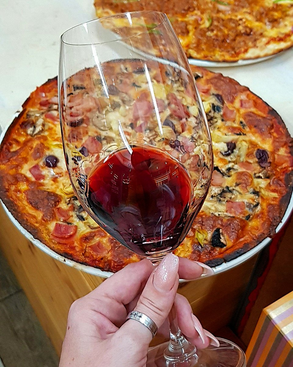TheDrinksCoJozi's tweet photo. PIZZA🍕 + WINE🍷 = DIVINE TIME
An intimate evening with fellow wine enthusiast @Riverside_liq
Tasting &amp; discussing @JHGCountryHouse Boutique wine collection.
For more info on JHG Wines in Gauteng, please contact candice@thedrinkscompany.co.za
#pizza #wine #cheers #thedrinkscojozi https://t.co/LuWlTSgzWt