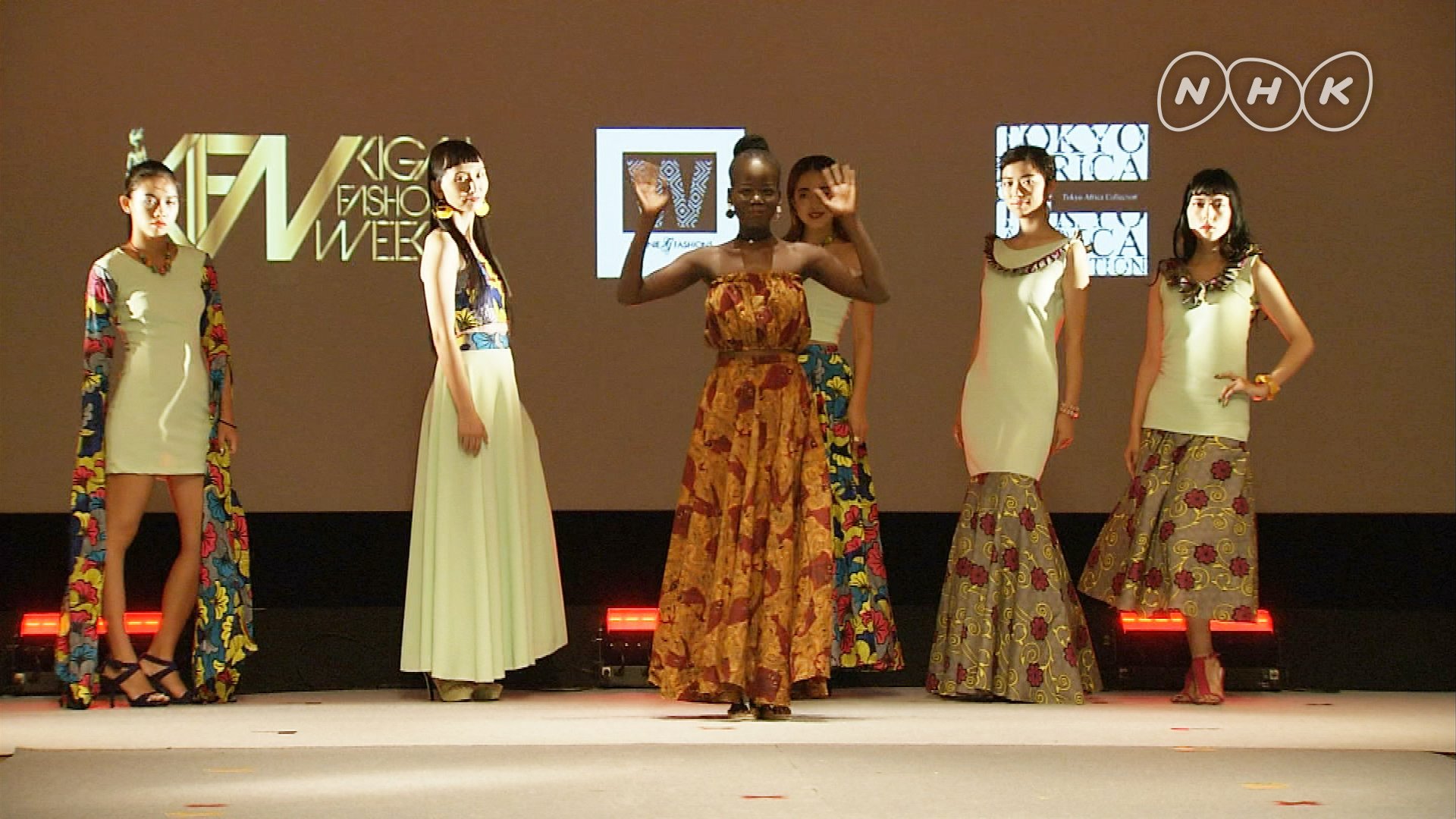 Nhk おはよう日本 公式 ワールドリポート アフリカ出身のデザイナーが 作品を披露したファッションショー カラフルで美しいドレスは称賛されました 作品には アフリカの美しさを伝えたい という 祖国への思いがつまっています 放送 9月7日 Nhk おはよう日本 公式 ワールドリポート アフリカ出身のデザイナーが 作品を披露したファッションショー カラフルで美しいドレスは称賛されました 作品には アフリカの美しさを伝えたい という 祖国への思いがつまっています 放送 9月7日