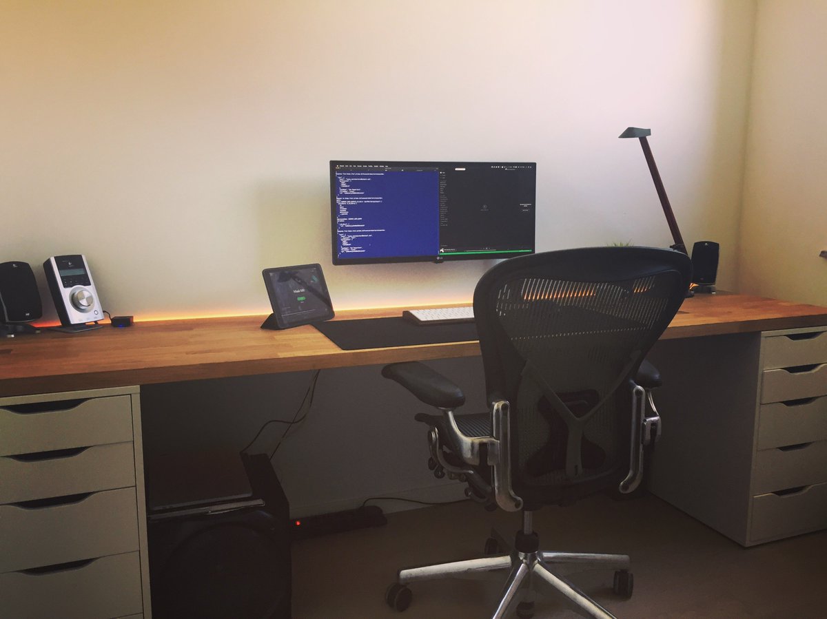 Lucas_VanRe's tweet image. Let’s do some work!! Love my home office setup 👨🏻‍💻 #ReactJs #GraphQL #AdvancedReact #webdevelopment   #HomeOffice