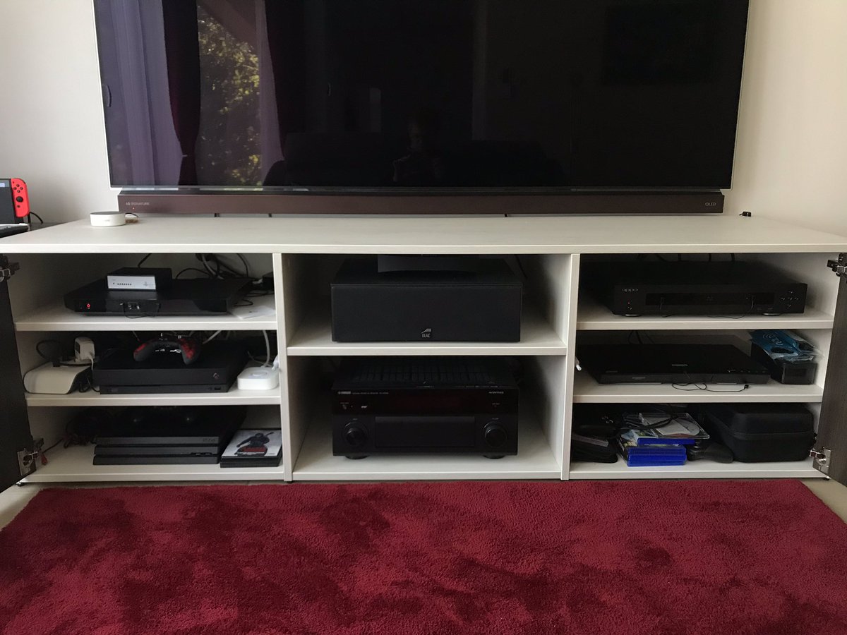 J'ai pu faire mon meuble home cinéma sur mesure grâce à <a href="/mobibam/">mobibam</a> 

Caser l'ampli, la centrale et tous mes jouets: impossible dans un meuble classique. Très bonne qualité franchement. Ravi de mon achat! 

Jetez un œil sur le site, il y a moyen de faire de très beaux projets.