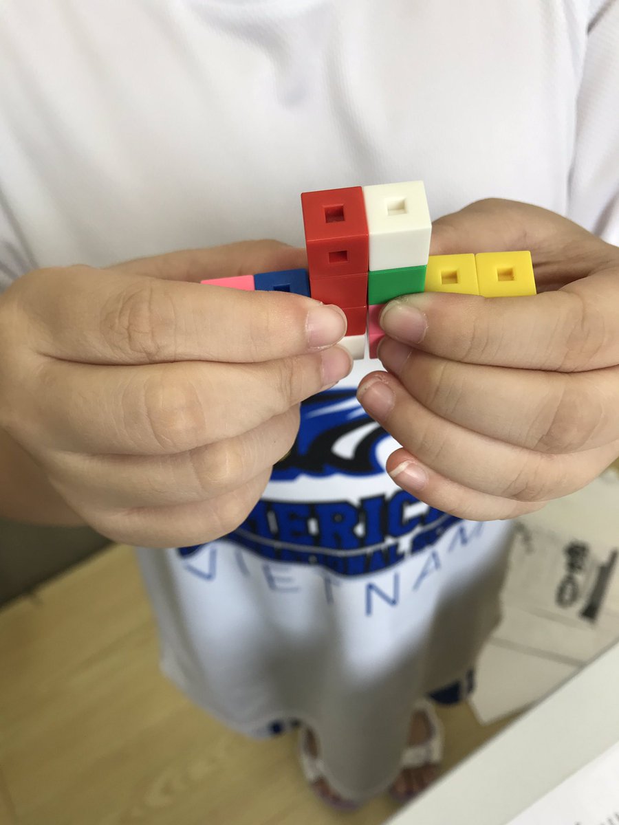 MrAttwellsClass's tweet image. Creative morning bellwork. Getting the ideas flowing first thing. #inquiry #AISVN Make a robot