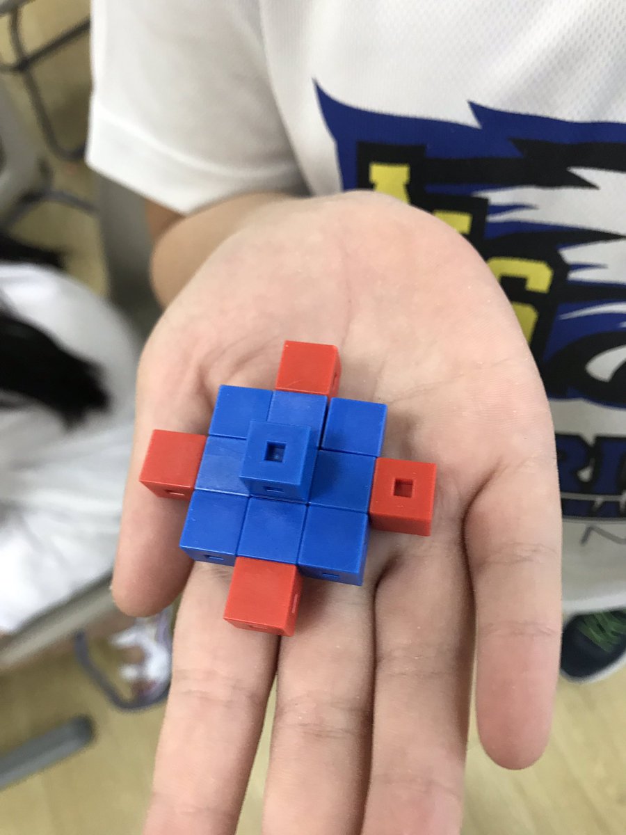 MrAttwellsClass's tweet image. Creative morning bellwork. Getting the ideas flowing first thing. #inquiry #AISVN Make a robot