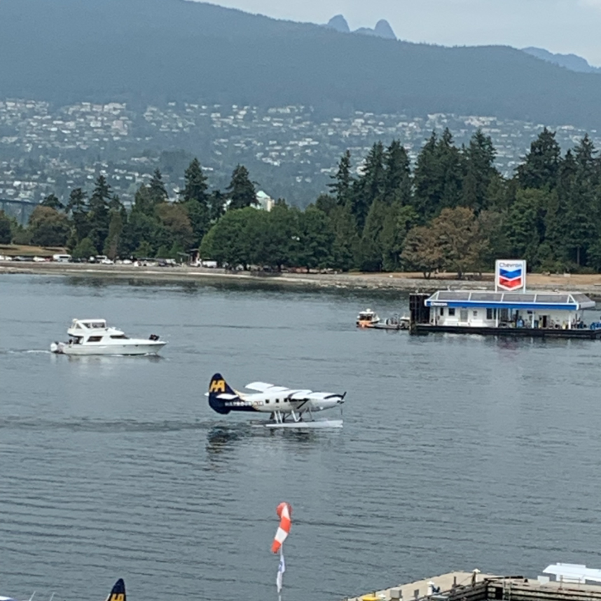 KCushman1's tweet photo. Lunchtime view- boats, float planes, mountains, and a floating gas station (gorgeous skyline on the backside). Vancouver has a little bit of everything! #vancouverbc #kathryncushman https://t.co/AZvFU0ToDB