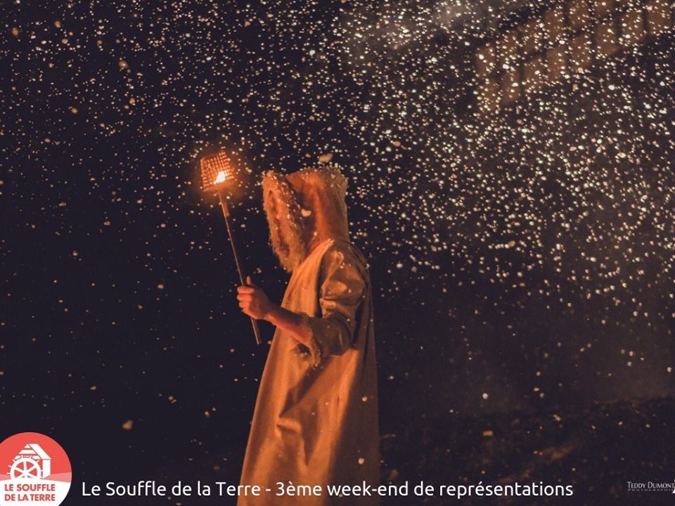 Oserez vous suivre ce personnage mystérieux sur les chemins du temps? 

Réservez vos places au 03.22.41.06.90 ou sur souffledelaterre.com
#SouffledelaTerre #spectacle #sortie