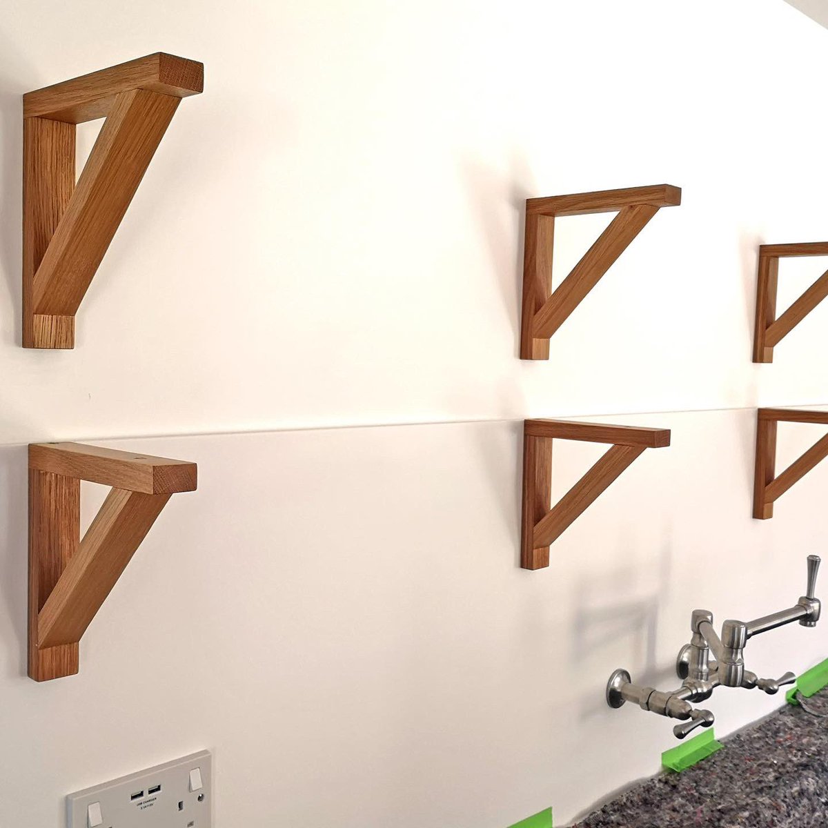 ButtonfixUK's tweet image. Innovative use of Button-fix for shelving. 

Courtesy of Gary Hughes Joinery. #Buttonfix #Fasteners #Joinery #Fixings