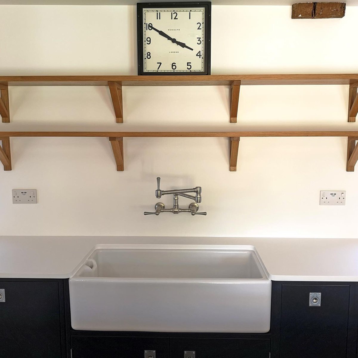 ButtonfixUK's tweet image. Innovative use of Button-fix for shelving. 

Courtesy of Gary Hughes Joinery. #Buttonfix #Fasteners #Joinery #Fixings