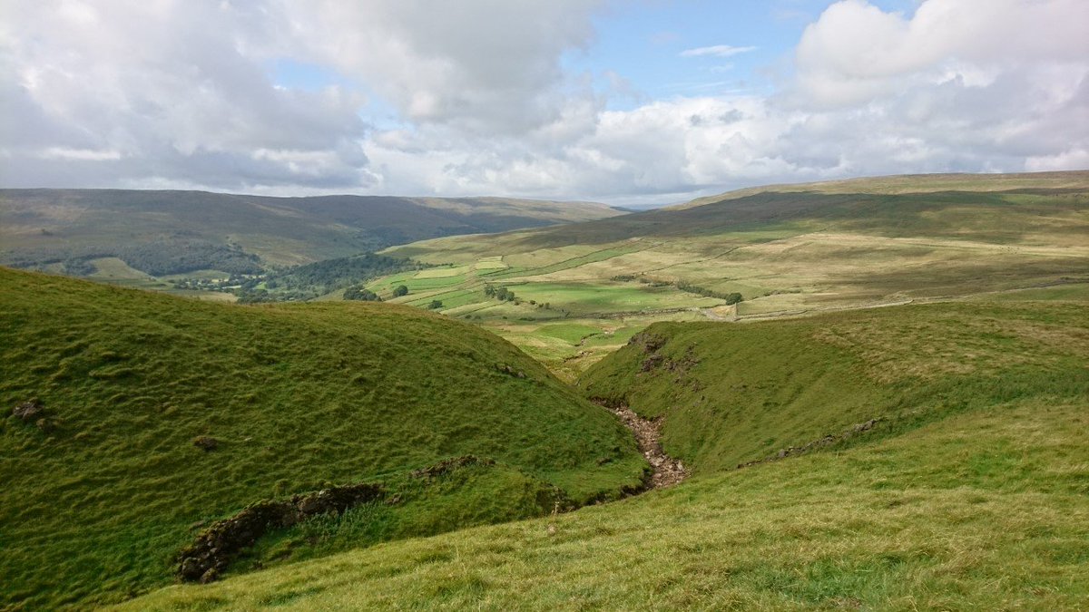 YorkshireiCASP's tweet photo. More #iCASP visits to a National Trust farm to identify opportunities for #NaturalFloodManagement interventions - this time in Upper Wharfedale.
This project is all about integrating #NFM measures into the Trust's Payment for Outcomes trial https://t.co/shkfLhEbx2 https://t.co/ThPATdo9Uq