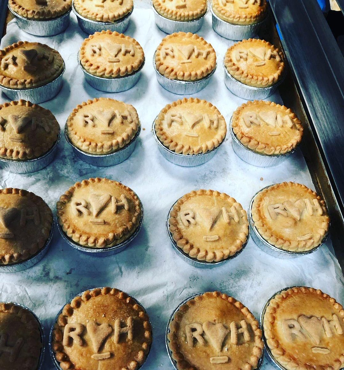 TurnersPies's tweet image. Wedding pies fresh from the oven 😋🥰🎩💏
#scratchbaking #pielove #weddingfood #personalisedpies