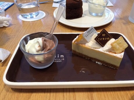 ぱなぱな べんべや 本店 ほしみ 手稲区の本店に数回行きました いつ行っても混んでいます べんべやのスイーツは パティシエのこだわりがいっぱい 卵は道内産地黄玉子 生クリームは道産を使用し ケーキとの相性で脂肪分をチョイスしています べ