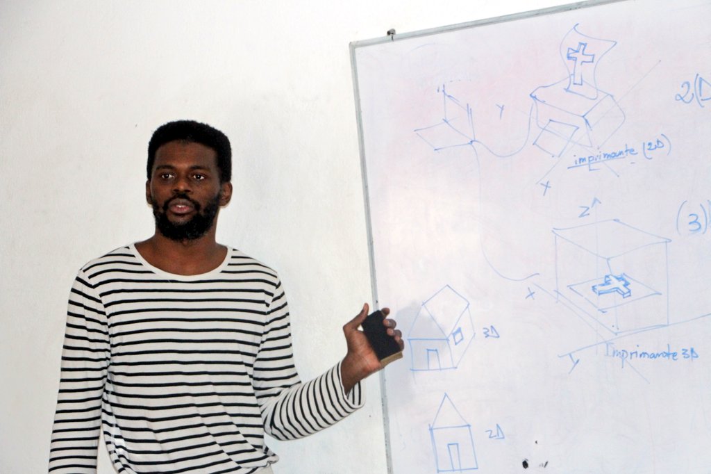 3DprintAfrica's tweet image. @woelab #OpenCodeAcademy #SummerCamp 2019 | Pour introduire la modélisation 3D avec @SketchUp, @sename_ de l'@LAfricaine_ fait un cour de géométrie (plan, espace, perspective, 2D/3D).
@BoschStiftung @MpenTG @Edu_Num @LEGO_Education @Citizenkid_ @ECPATUK @LMDMF5 #3Dprinting