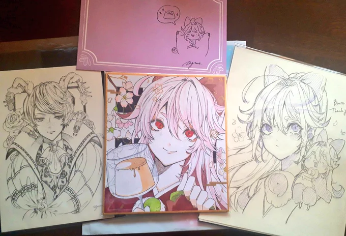 烏頭目様(@UZUME_U)にご依頼していた桜もちちゃんのミニ色紙が届きましたー!!(。>ω<。)ヒィかっ可愛い…!!
封筒にももちっと可愛い子が…!!左右のイラストはとあるサプライズで頂いたのですが此方も最高に可愛くて美麗過ぎて…!!( ᵕ̩̩ㅅᵕ̩̩ )
大切にします!本当にありがとうございました!!✨ 
