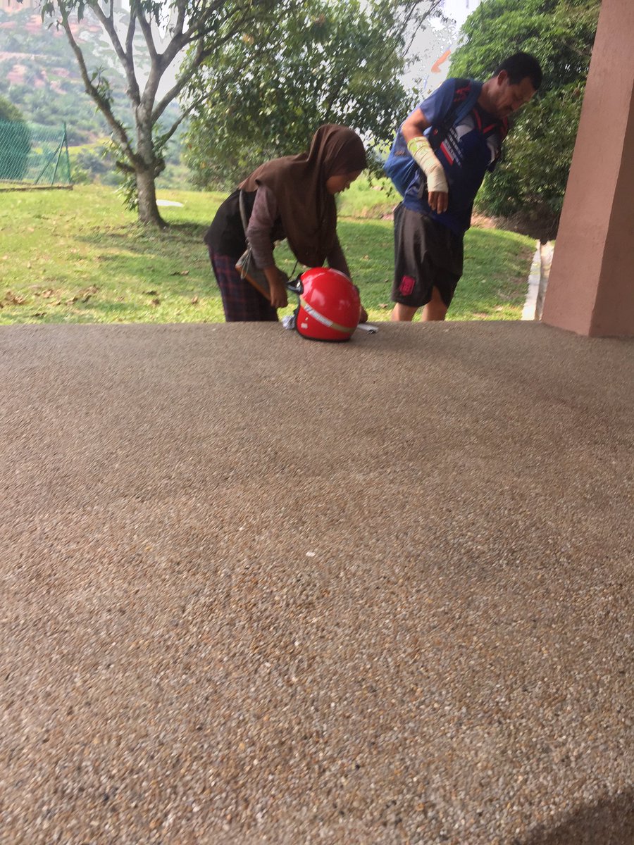 lalangsajati's tweet photo. sesiapa yang nampak diorang ni dekat highway lpt, please give them some help ,terjumpa diorang tadi dekat rnr maran dan kebetulan berkongsi satu pondok, lepastu ayah aku tanya "nak pergi mana?" https://t.co/iQaAgru3yf