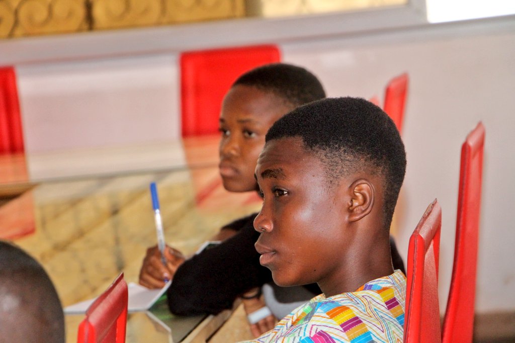 nativ_IS's tweet image. @woelab #OpenCodeAcademy #SummerCamp 2019 | Les enfants sont initiés aux bases de la géométrie spatiale par @sename_ de @LAfricaine_. @BoschStiftung @DedoNB @UNICEFEducation  @MpenTG @Edu_Num @LEGO_Education @Citizenkid_ @ECPATUK @LMDMF5 @UNICEF #3Dprinting #3dprint @Mabizaa_