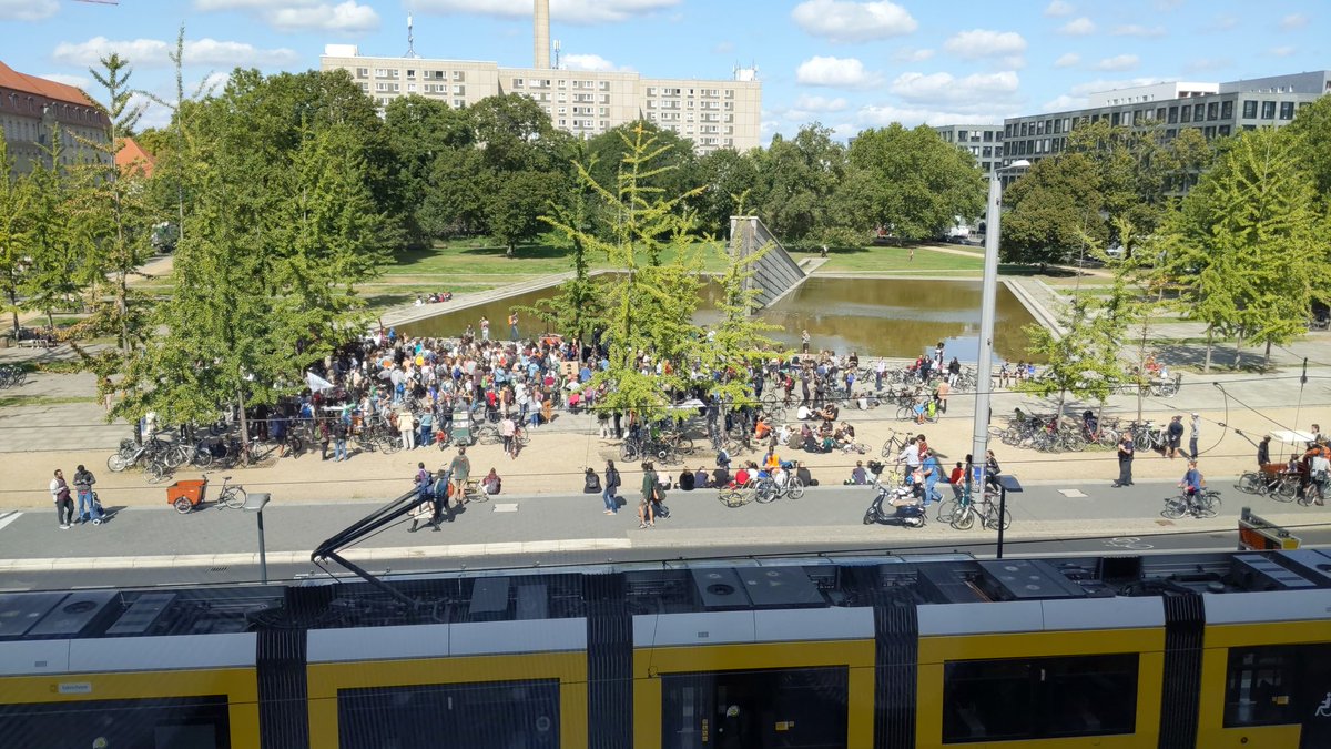 Bei #FridaysForFuture sind heute so viele Fahrräder, man könnte fast meinen man ist im Münsterland #wiezuhause