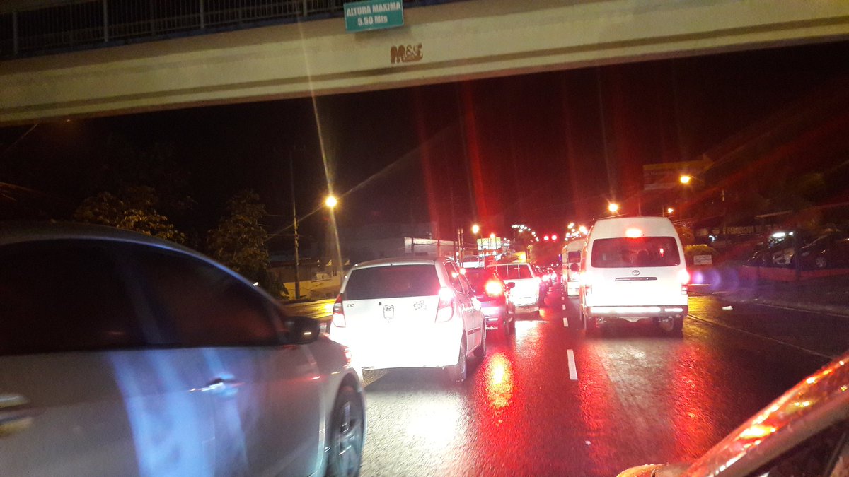 amethps's tweet photo. Señores @ATTTPanama @gtraficoattt  @ProtegeryServir los semáforos en intermitente durante la madrugada a lo largo de interamericana desde V. Alegre hacía la ciudad ayuda mucho. Sin embargo, esta semama el semáforo de la entrada de Vacamonte está activo generando tranque. Ojo. https://t.co/MU7Jca0r0c