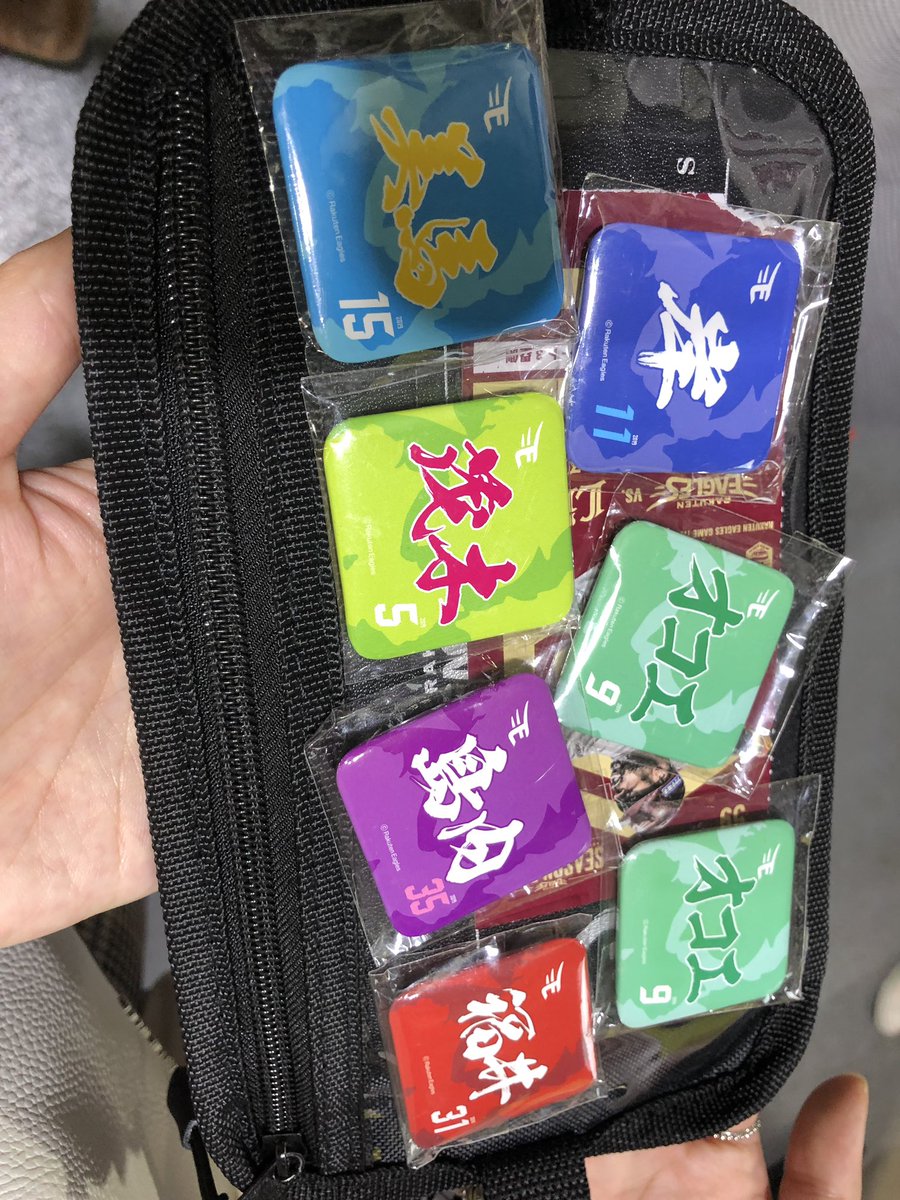 rnmt1427's tweet photo. 拡散おねがいします🤲

タオルリストバンド200円
缶バッチ100円

#楽天生命パーク宮城
#楽天イーグルス https://t.co/AUvaZWaBsC