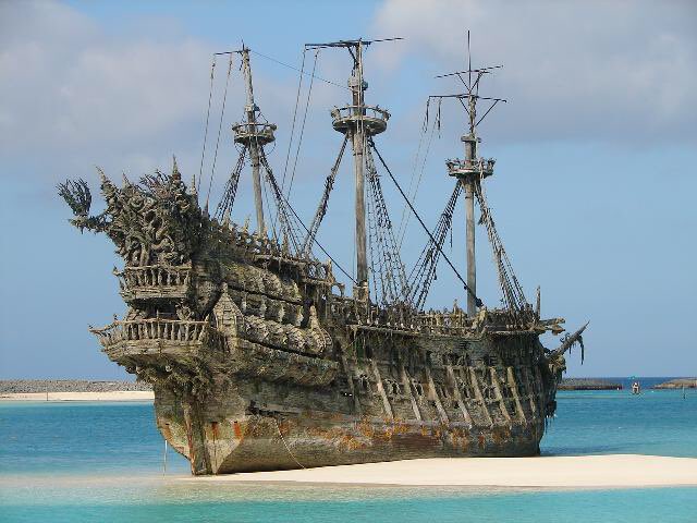 Moe Ar Twitter ディズニー所有のカリブ海に浮かぶ島 キャスタウェイ ケイには 昔パイレーツで実際に使われた フライングダッチマン号があったんだよね 船の引き取り手がいなかったんだとか 見たかたったな
