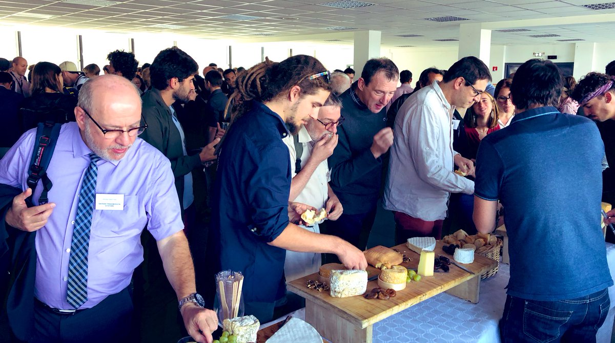 UTTroyes's tweet photo. Fin de cette matinée de soutenance, les étudiants et tuteurs se retrouvent, tous ensemble, en M104 pour déjeuner.
#Soutenances2019 #UTTPro https://t.co/WgtjG6uZLA
