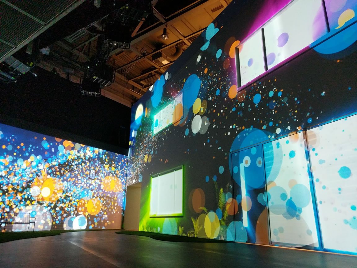 iAmPeteS's tweet photo. Our 4D immersive mapping show for Philips at #IFA2019 is in full swing today and getting a lot of attention. Come and say hello if you're in Berlin. https://t.co/4gcFVLZ40A