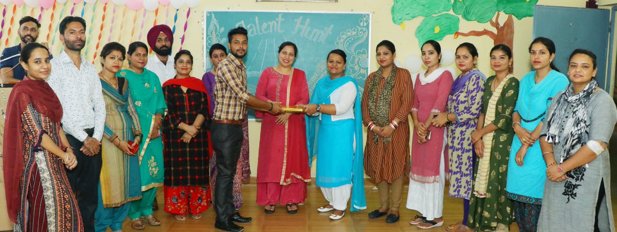 sri_nanak's tweet photo. #TALENT #HUNT @ #GNCE

 #GNCE, Dalewal organized a #Talent #Hunt for the new students. Principal Dr. Vidhi Bhalla applauded all the participants and encouraged them to enhance their skills as these are essential for the development of overall personality of students. https://t.co/hhyHqeRDjZ