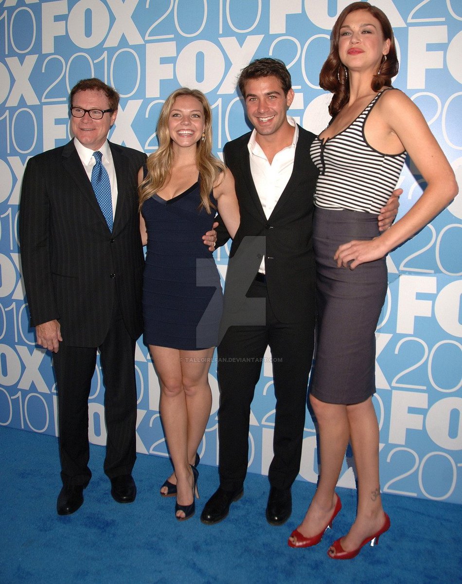 같은 맥락으로 저번에 키 180 여캐가 어딧어요도 잇엇는데 실제로 잇답니다 제 에오쉴최애 바비 본체 에이드리언 팰리키