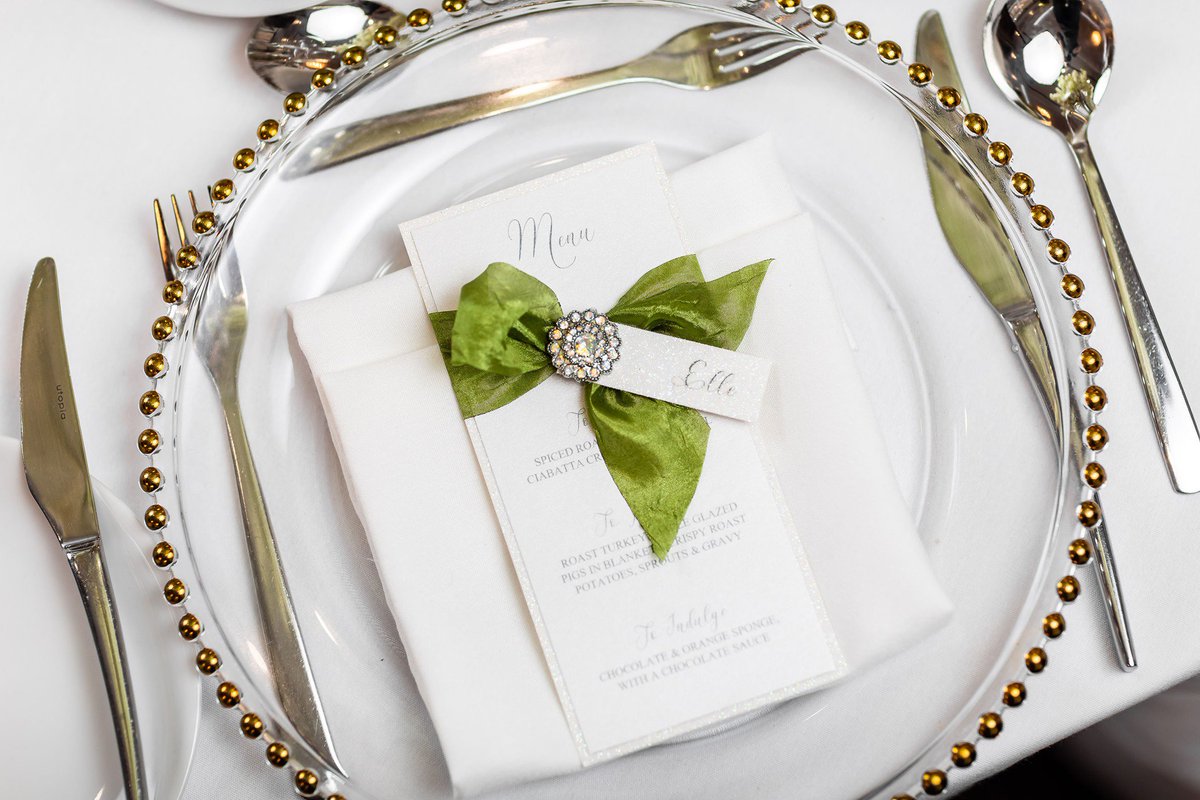 Our styled shoot offers all the wedding inspo you need! [ 📸 <a href="/PhilWarrenPhoto/">Philip Warren Photography</a> ]

hensolcastle.com/blog/styled-sh…