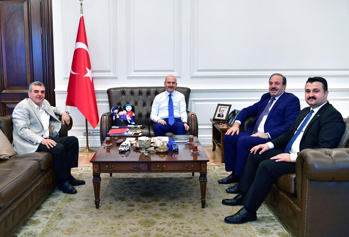 zabeyazgul's tweet photo. AK Parti Şanlıurfa İl Başkanımız Bahattin Yıldız, TBMM İdare Amiri ve Milletvekilimiz Halil Özcan ile birlikte İçişleri Bakanımız Süleyman Soylu’yu ziyaret ettik. 

Şehrimize göstermiş olduğu ilgiden dolayı sayın Bakanımıza teşekkür ediyorum. @suleymansoylu https://t.co/BX5wdFanEL