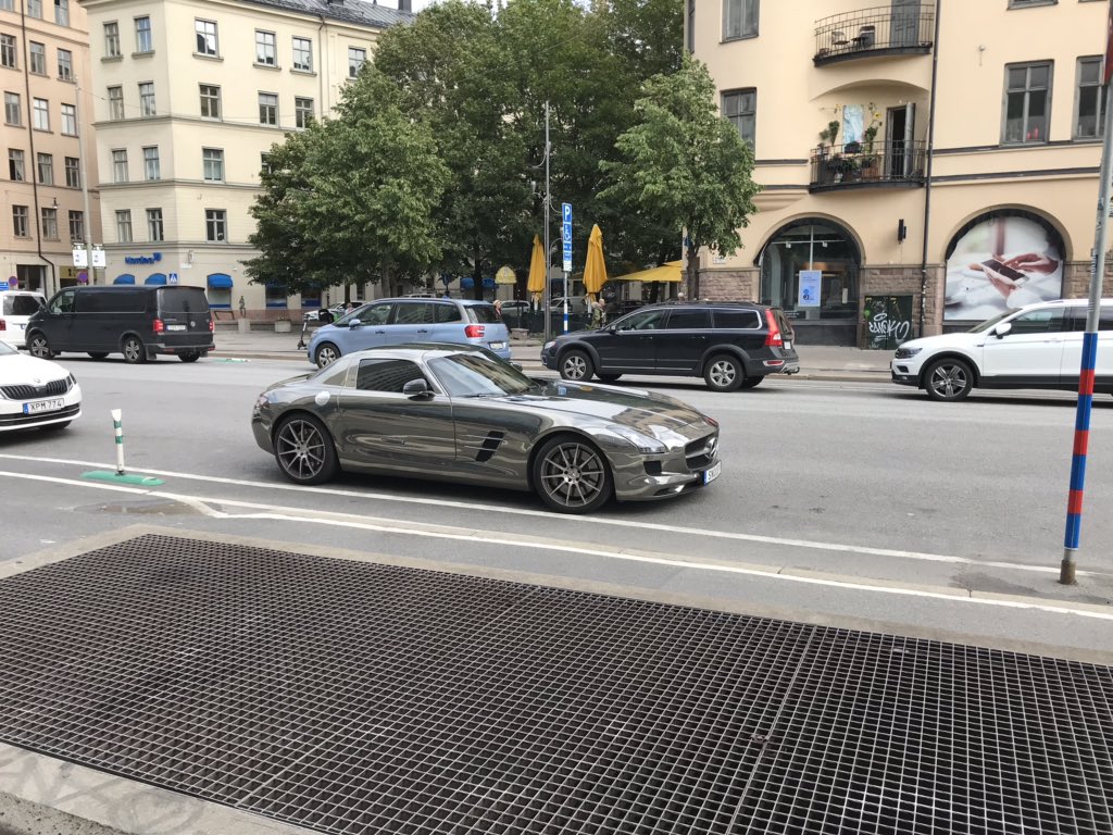 fgarnier_'s tweet photo. @biovf Saw a ray traced car yesterday https://t.co/fvebtUylOW