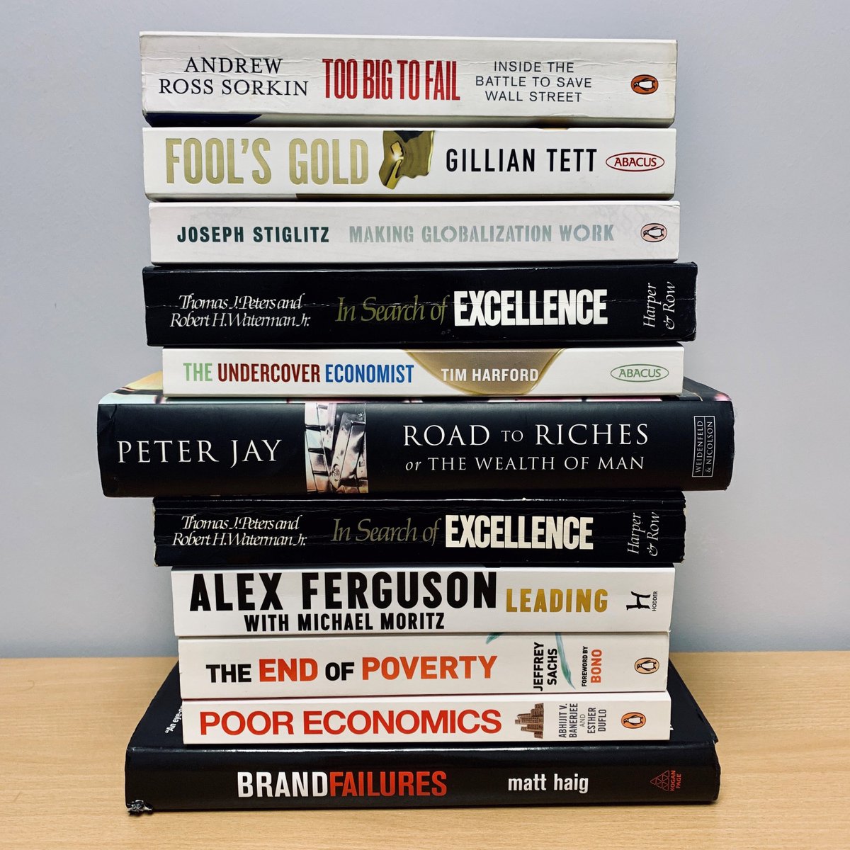 In honour of #NationalReadABookDay here is a sample of our bookshelf here at <a href="/CleverAdviser/">Clever</a> HQ. What are you reading today?
#bookshelf #financialreads <a href="/matthaig1/">Matt Haig</a> <a href="/TimHarford/">Tim Harford</a> <a href="/andrewrsorkin/">Andrew Ross Sorkin</a> #economyreads #toberead