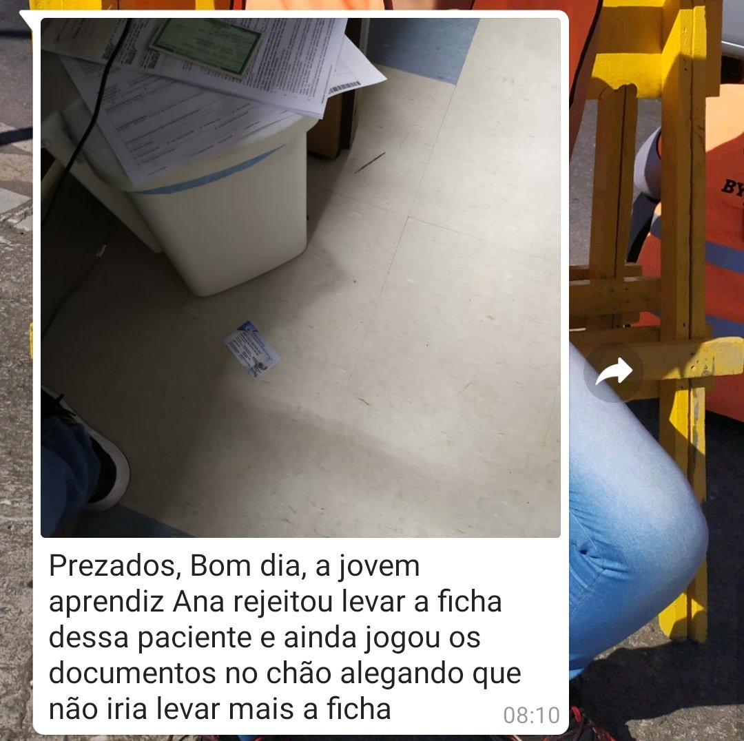 An_Derlaine_'s tweet photo. O Ronald quer minha caveira😂😂😂
Fazendo de tudo pra mim não ser contratada 😂 @rha_neves  #morrir https://t.co/y2gEfBOap6
